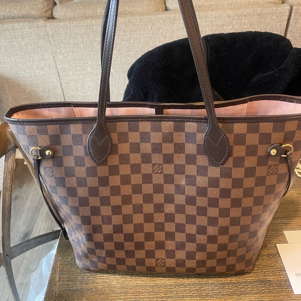 Louis Vuitton mm Neverfull